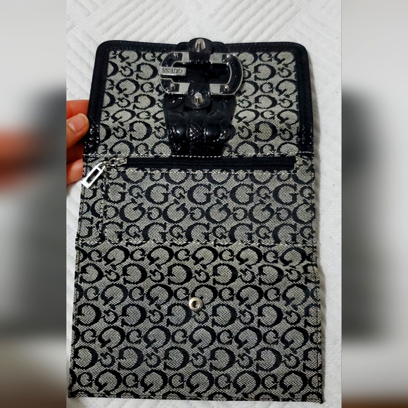 Guess Women Wallet - Picture 5 of 5